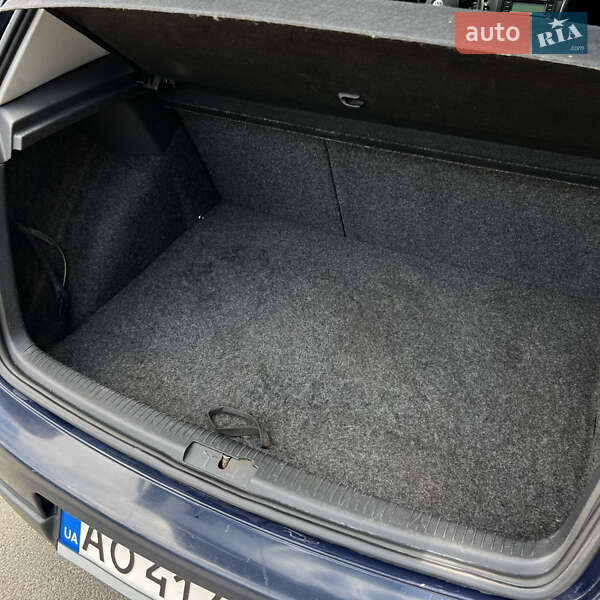 Хэтчбек Volkswagen Golf 2004 в Ужгороде
