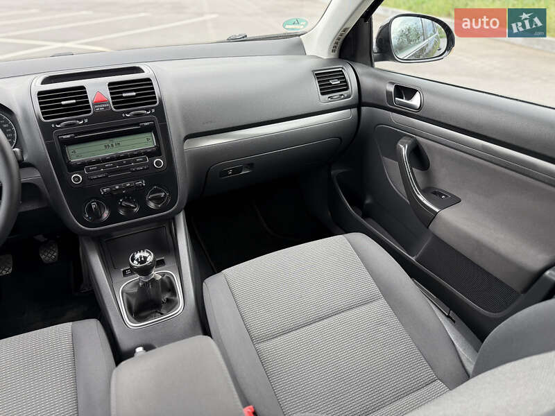 Універсал Volkswagen Golf 2009 в Вінниці