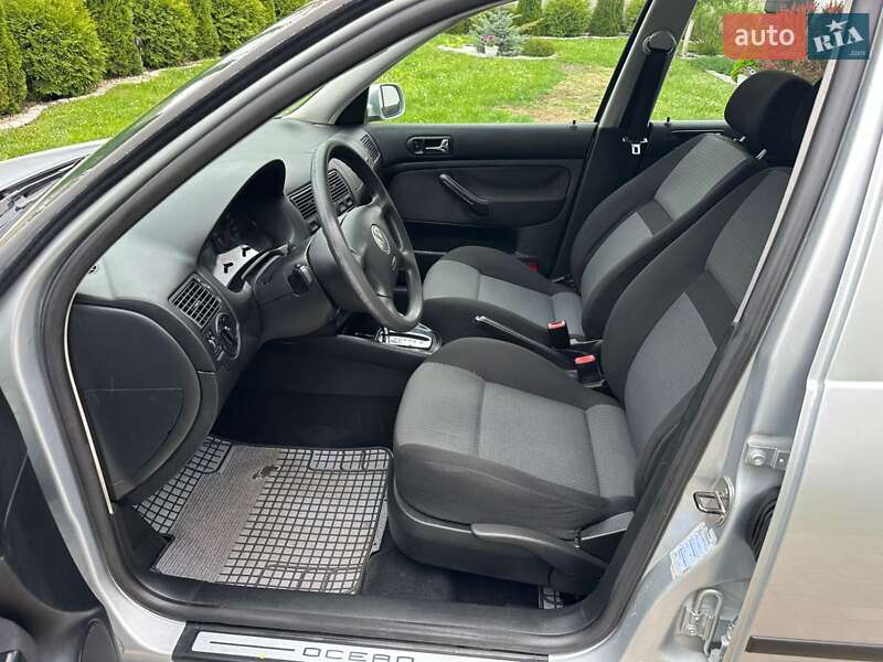 Универсал Volkswagen Golf 2003 в Бучаче
