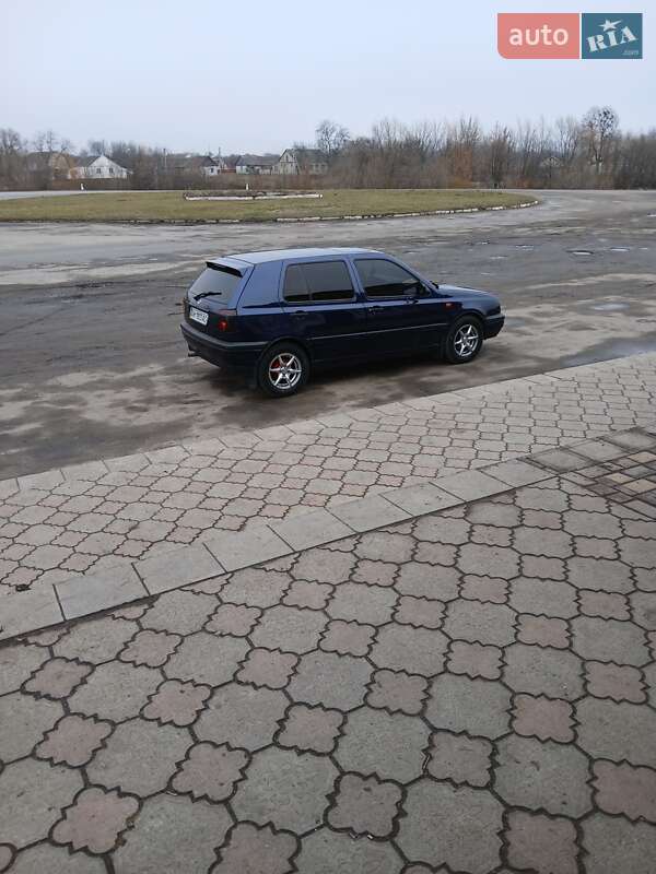 Хэтчбек Volkswagen Golf 1993 в Романове