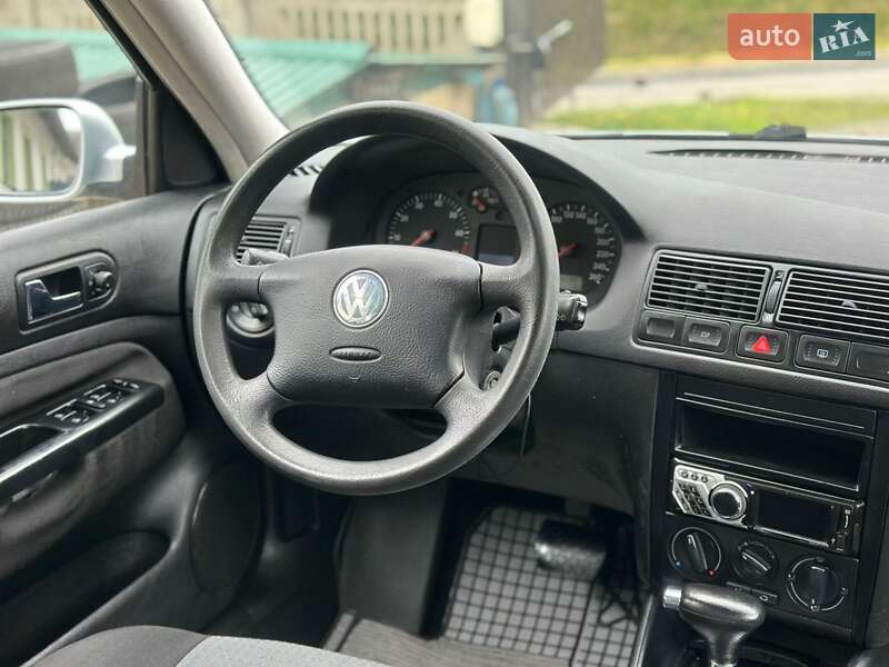 Универсал Volkswagen Golf 2003 в Бучаче