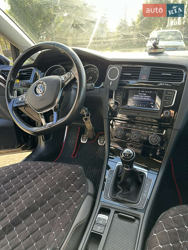 Універсал Volkswagen Golf 2016 в Вінниці