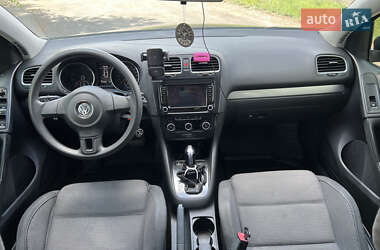 Хэтчбек Volkswagen Golf 2011 в 