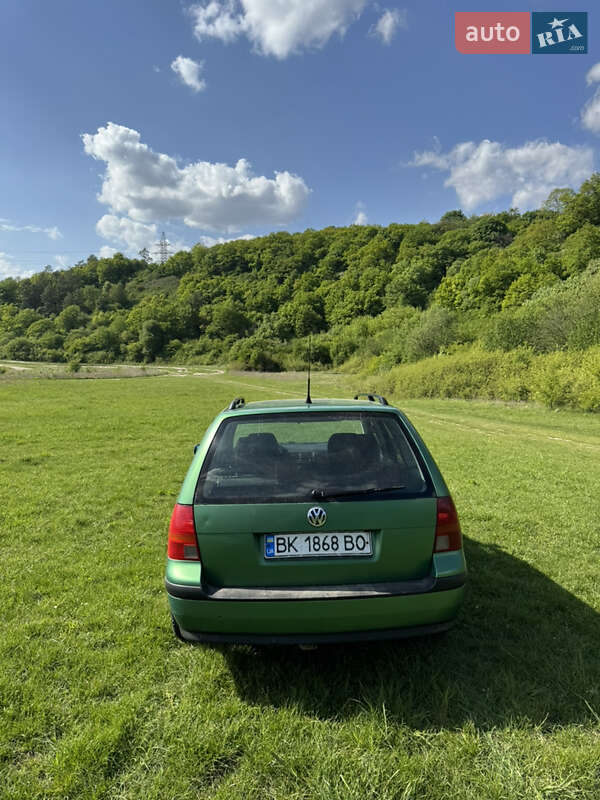 Універсал Volkswagen Golf 2001 в Рівному