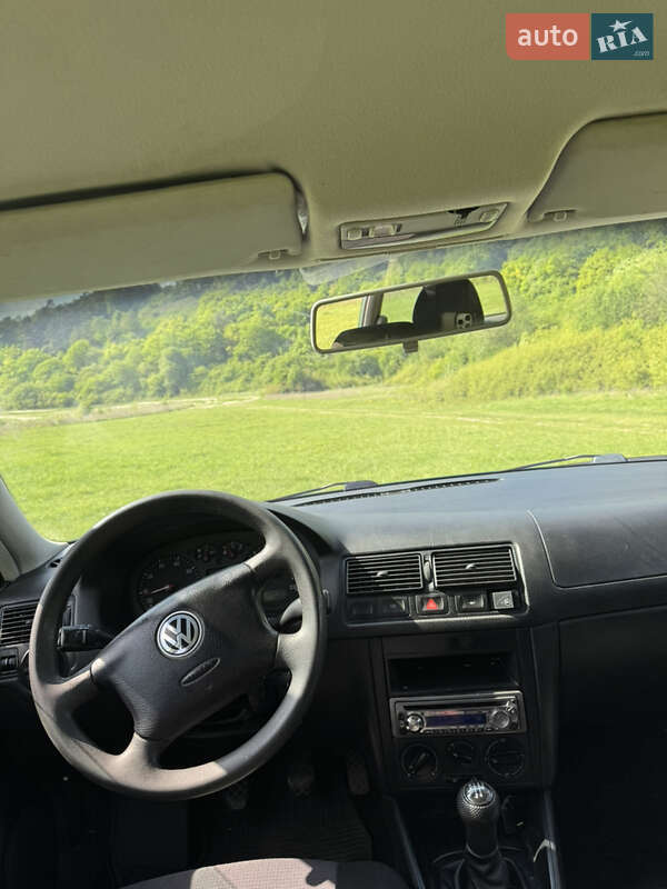 Універсал Volkswagen Golf 2001 в Рівному