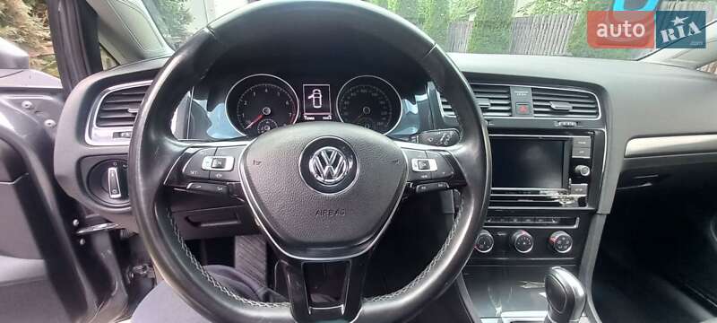 Хэтчбек Volkswagen Golf 2019 в Львове
