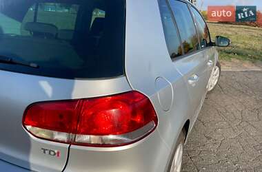 Хэтчбек Volkswagen Golf 2011 в 