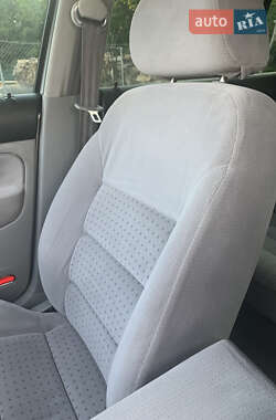 Хэтчбек Volkswagen Golf 1998 в 