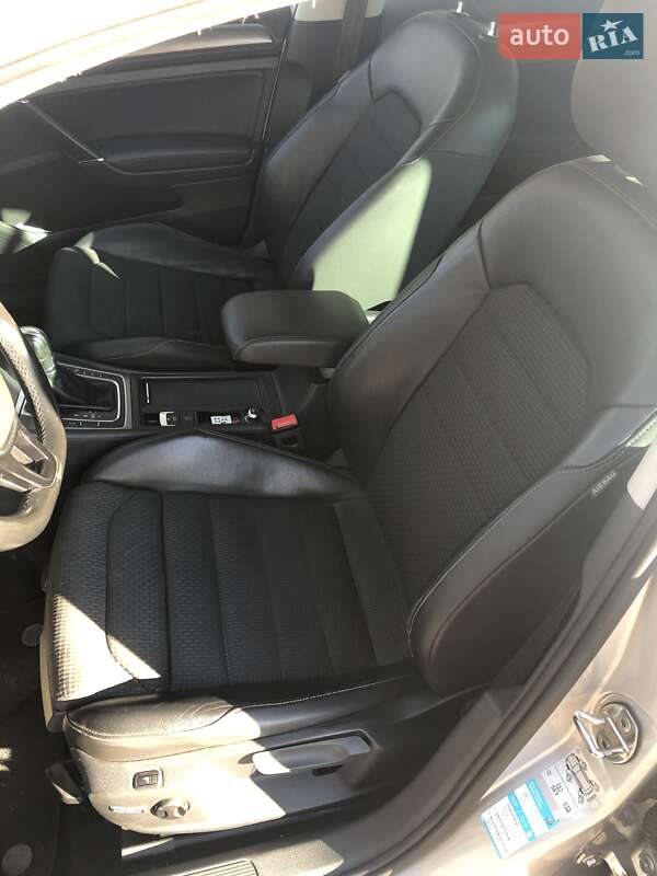 Універсал Volkswagen Golf 2013 в Чернівцях