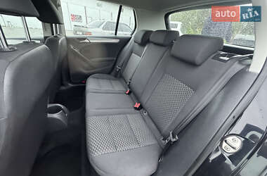 Хетчбек Volkswagen Golf 2011 в 