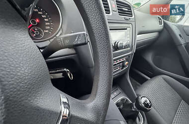 Хетчбек Volkswagen Golf 2011 в 