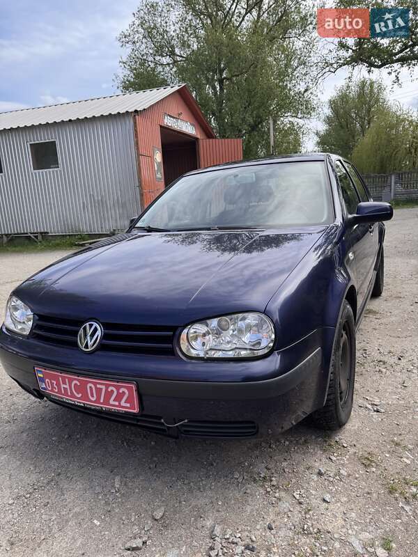 Хетчбек Volkswagen Golf 2003 в 