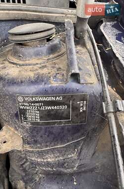Хетчбек Volkswagen Golf 2003 в 