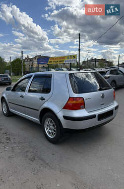 Хэтчбек Volkswagen Golf 2003 в 
