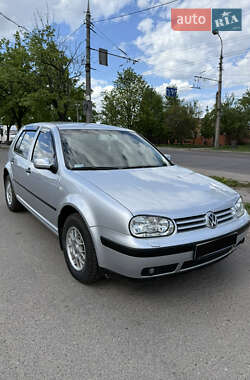 Хэтчбек Volkswagen Golf 2003 в 