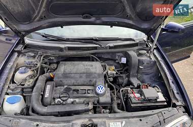 Хетчбек Volkswagen Golf 2003 в 