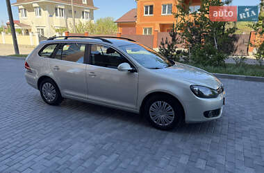 Універсал Volkswagen Golf 2010 в 