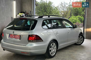 Універсал Volkswagen Golf 2010 в 