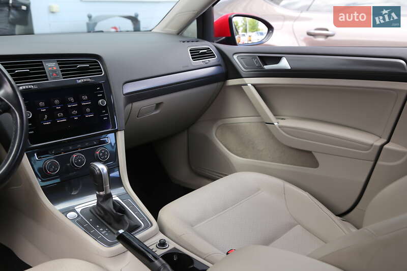 Хетчбек Volkswagen Golf 2018 в Києві