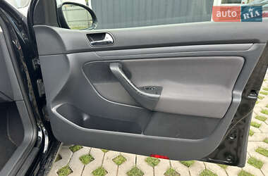 Хетчбек Volkswagen Golf 2004 в 