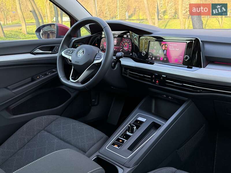 Хэтчбек Volkswagen Golf 2021 в Киеве