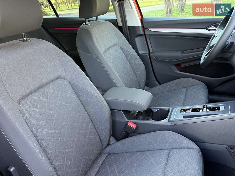 Хэтчбек Volkswagen Golf 2021 в Киеве