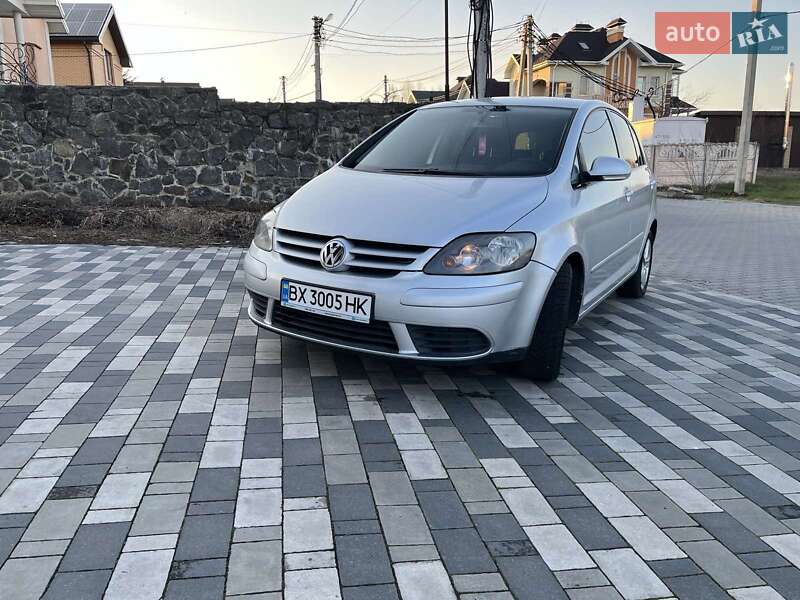 Хетчбек Volkswagen Golf 2005 в Хмельницькому