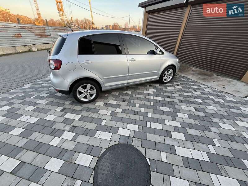 Хетчбек Volkswagen Golf 2005 в Хмельницькому