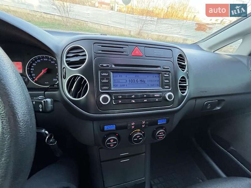 Хетчбек Volkswagen Golf 2005 в Хмельницькому