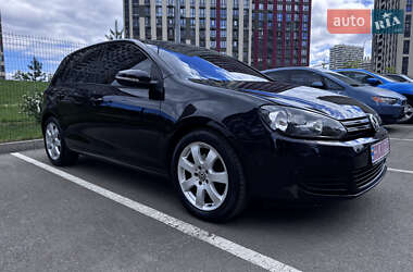 Хетчбек Volkswagen Golf 2010 в 