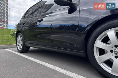 Хетчбек Volkswagen Golf 2010 в 