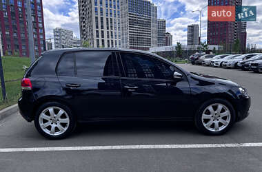 Хетчбек Volkswagen Golf 2010 в 