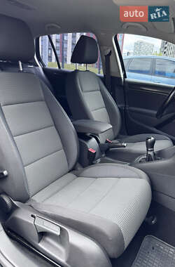 Хетчбек Volkswagen Golf 2010 в 