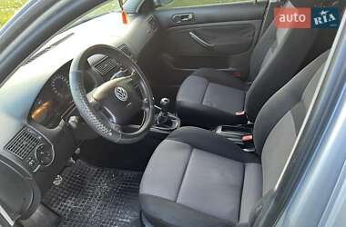 Хетчбек Volkswagen Golf 2001 в 