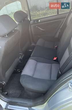 Хетчбек Volkswagen Golf 2001 в 
