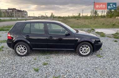 Хэтчбек Volkswagen Golf 2003 в 