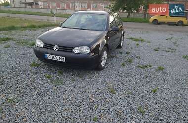 Хэтчбек Volkswagen Golf 2003 в 