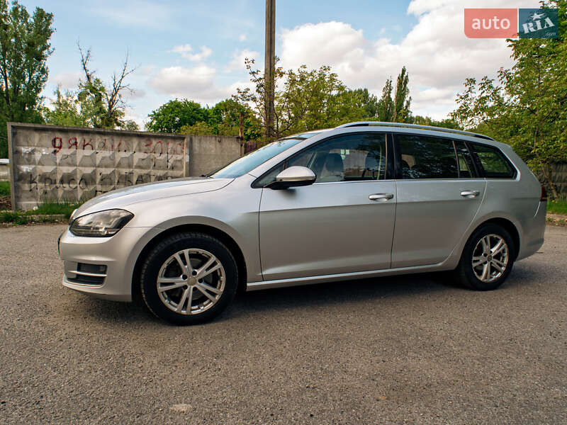 Універсал Volkswagen Golf 2015 в Києві