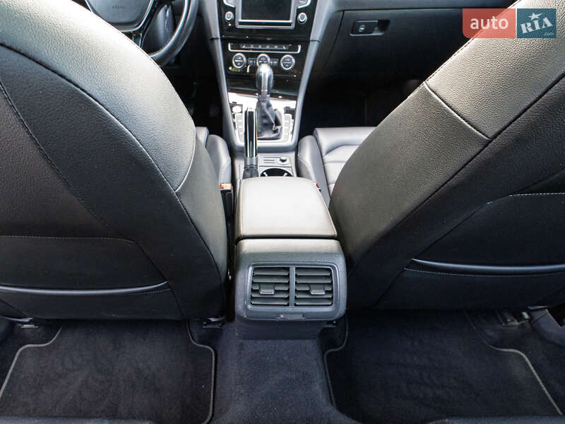 Універсал Volkswagen Golf 2015 в Києві