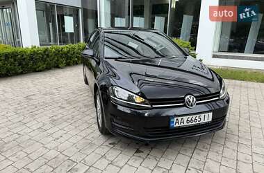 Хэтчбек Volkswagen Golf 2015 в Киеве