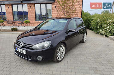 Хэтчбек Volkswagen Golf 2010 в 