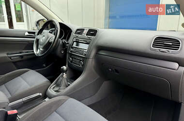 Універсал Volkswagen Golf 2012 в 