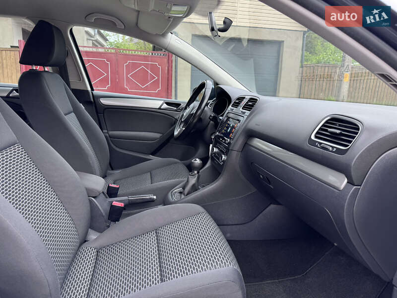 Хэтчбек Volkswagen Golf 2010 в Звенигородке
