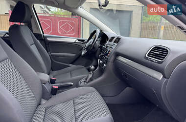 Хетчбек Volkswagen Golf 2010 в 