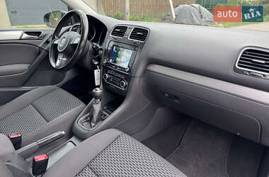 Хетчбек Volkswagen Golf 2010 в 