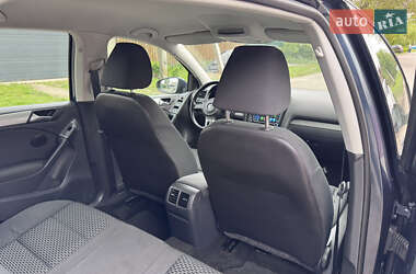 Хетчбек Volkswagen Golf 2010 в 