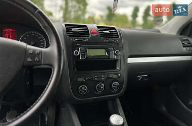 Хэтчбек Volkswagen Golf 2008 в 