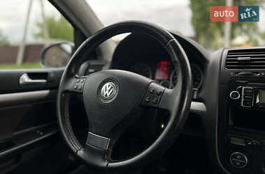 Хэтчбек Volkswagen Golf 2008 в 