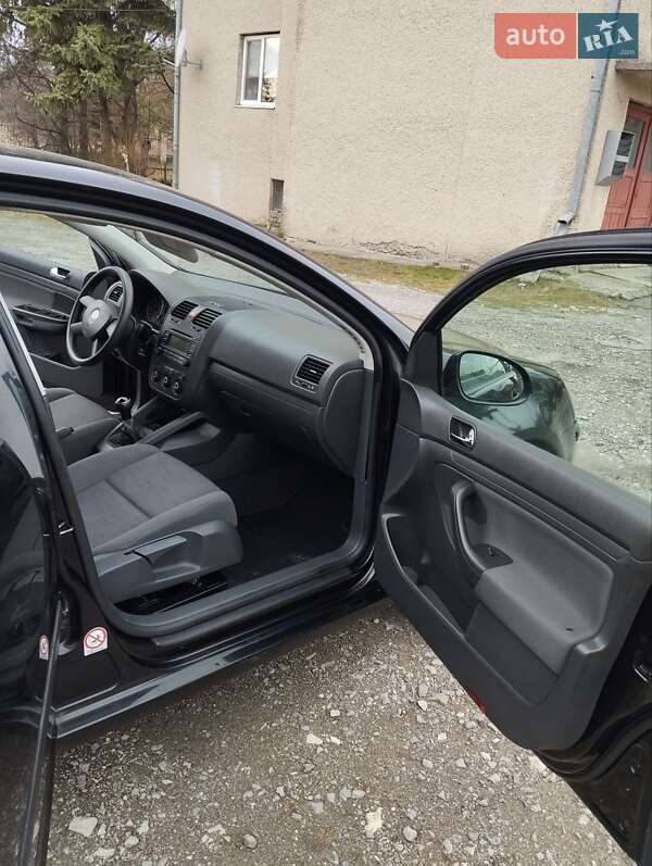 Хетчбек Volkswagen Golf 2004 в Збаражі