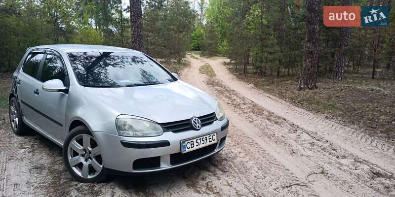Хетчбек Volkswagen Golf 2003 в Сновську